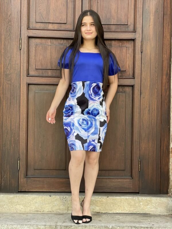 Vestido al cuerpo, cuello cuadrado